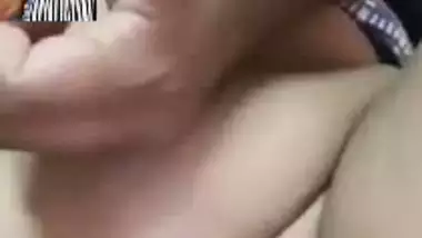 Chubby wife fingering pussy with viral video call chat