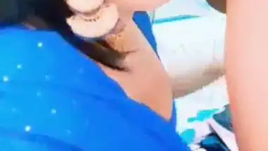 Shemale in saree sucks a dick in Indian gay porn