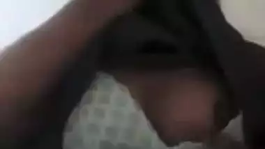 Horny girl shows boobs on video call to lover viral MMS