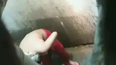 Virgin sister caught bathing by bro viral FSI xxx