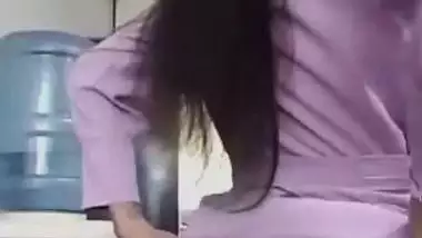 Srilankan girl showing boobs and ass in tuition class