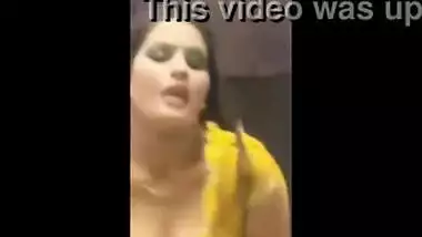 Sexy bhabhi in yellow saree foreplay sex with desi lover of Delhi