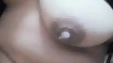 Desi woman thinks her sexy XXX watermelons deserve to be filmed