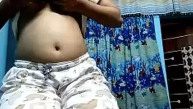 Indian girl nude MMS of a big boob girl showing her ass