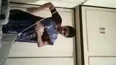 Nude mom wearing saree viral videos taken by son