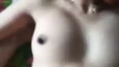 Missionary XXX pose is Desi whore's favorite one for fucking MMS