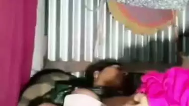 HD Tamil sex MMS of a wild lover eating his horny GF