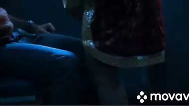 Sexy Bhabi Seducing In Bus