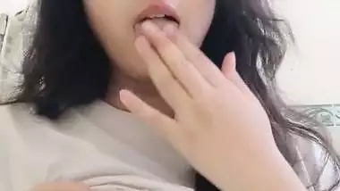 Desi beauty lifting bra one side boob show viral MMS