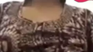 Girlfriend showing boob live on video call viral MMS