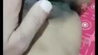 Desi gal grabs camera in time to record how she rubs own XXX pussy