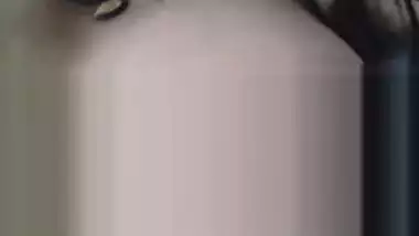 Teen Indian girl has never tried to sing during naked XXX show