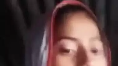 Cute virgin Desi XXX girl shows her teen boobs and pussy on cam