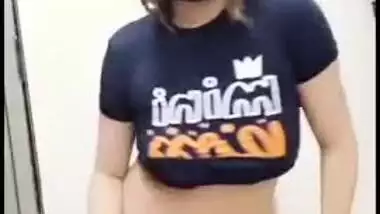 Paki XXX model takes off top and tight jeans to show her Desi curves