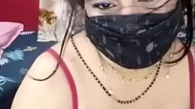 Sexy busty bhabhi teases with her XXX curves for Desi webcam show