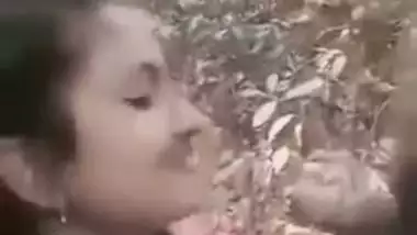 Lovely Desi XXX girl gives a hot blowjob outdoors till her boyfriend cum MMS