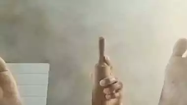 Jaipur lady fucks her pussy with a belan in Rajasthani sex