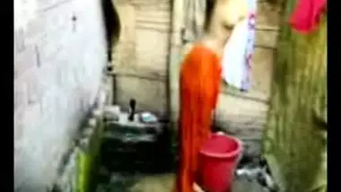 Bangla desi village girl bathing in Dhaka 