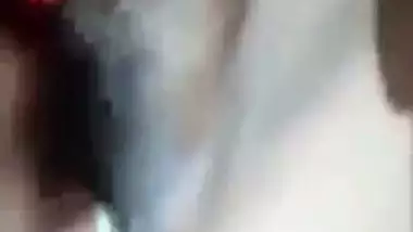 Nude desi Muslim lady fucks her pussy with a plastic dildo