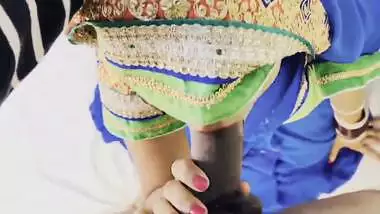 Rajasthani lady gives a desi blowjob in a hotel room