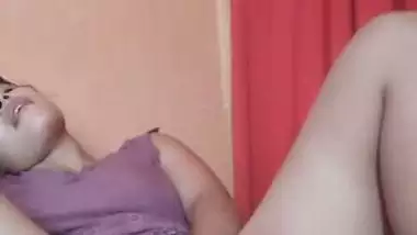 Indian nude girl from Mumbai fingers her pussy and moans
