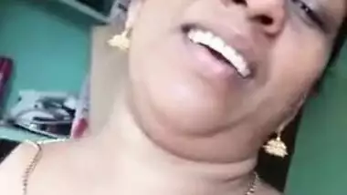 Bored Desi aunty with great XXX assets undresses while waiting for BF