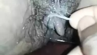 Fingering wife s juicy pussy