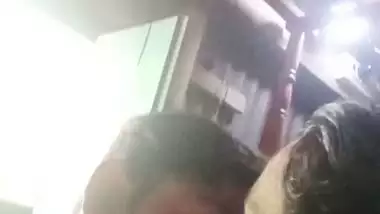 Dhaka guy boob presses and kisses in desi x video