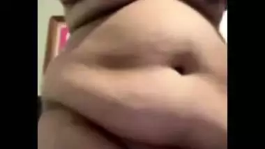 BBW desi nude applying body lotion viral video call