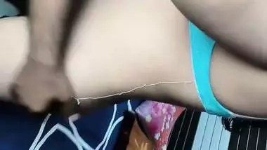 Desi wife boob pressing and pussy fucking viral MMS