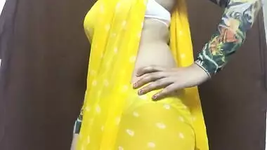 Horny XXX wife nude pics uploaded by her secret lover - MMS