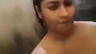 Indian showers starting XXX show washing sex parts for chudai fans