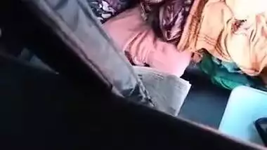 Desi local village aunty licking boobs in train says aanand aa gayo hindi audio