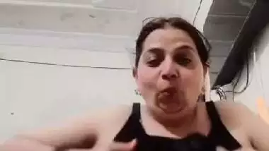 Desi lady role play and naked fingering video