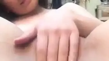 Desi cute girl fingering pussy