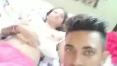 Desi girlfriend boob show in the bedroom