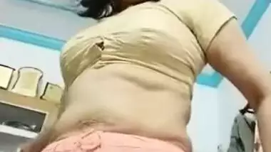 Desi MILF distracted from daily duties by XXX friend asking for XXX show