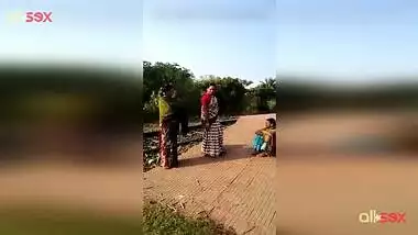 Milf aunty stripping and show pussy in the middle of the railway station