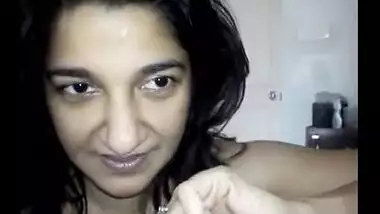 Pakistani sex movie scene of Muslim bhabhi giving consummate blow job