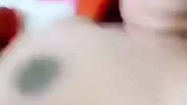 Man drills a chubby woman’s pussy in a village sex video