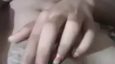 Sis ko ghr m video record krke bheji bhaiya ko uffff