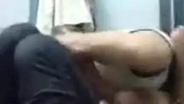 Tamil aunty sex MMS enjoying hardcore sex with a guy she met online