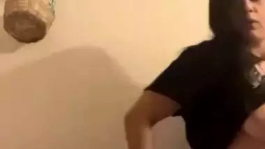 Fitness model naked Vrinda exposing for gym trainer