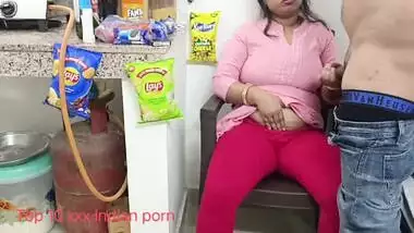 Mumbai Shopkeeper seduce a poor women for borrow xxx porn Hindi audio
