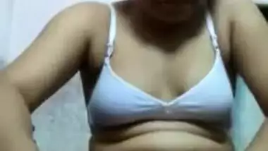 Desi chick sees no problem in performing XXX show in sex private