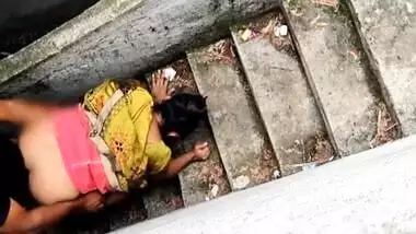 Desi Bhabhi Ko Sidhi Me Choda Hot Indian Bhabhi Fucking In Top Of House