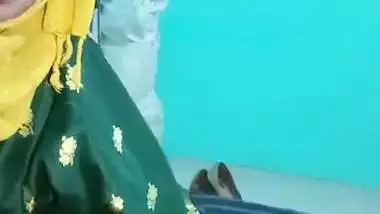 Muslim lady gives a desi blowjob to her lover