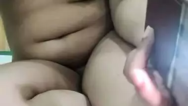 Pretty Indian wife nude fingering viral video call