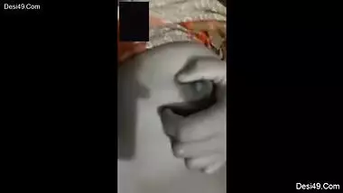 Viewers need Desi woman to air XXX boobs in close-up porn video