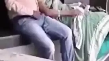 Indian girl in saree caught giving outdoor BJ to lover in Desi mms video